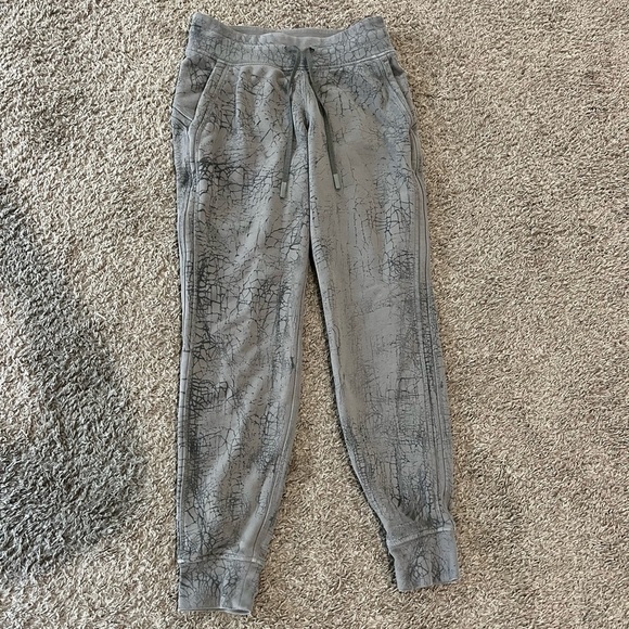 Lululemon Women's Warm Down Jogger 7/8 Thread Dye Rover Black Size 4 - Picture 8 of 8